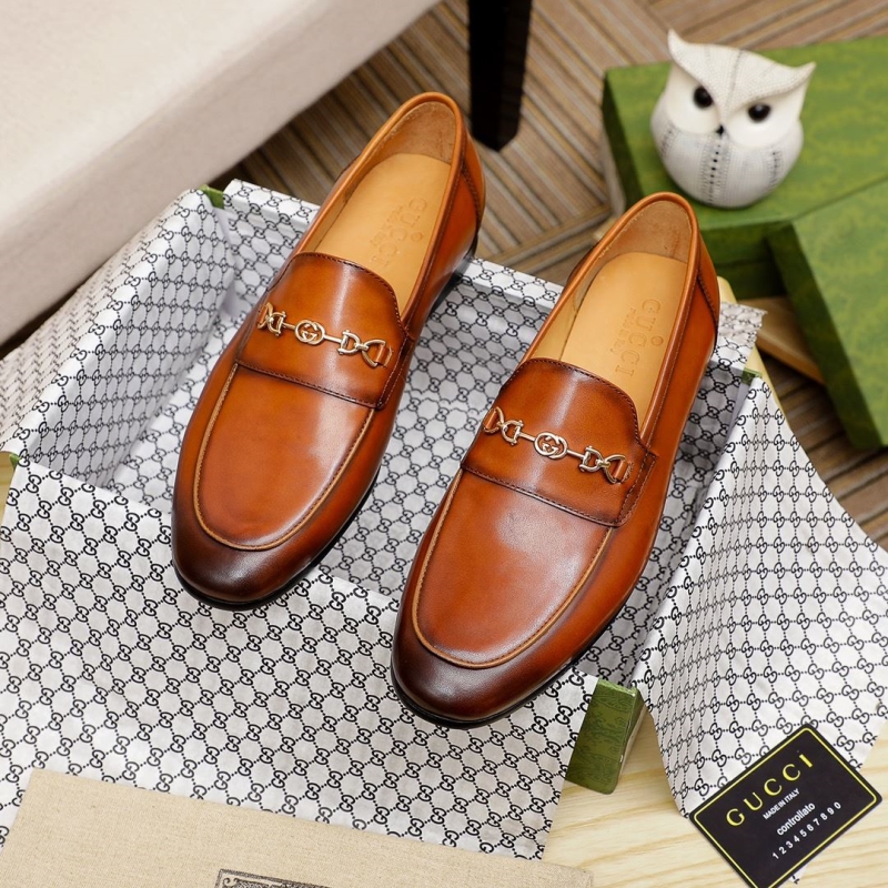 G*u*i leather shoes